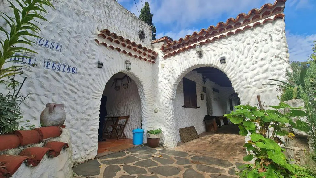 Facha de la casa pastor en laurisilva